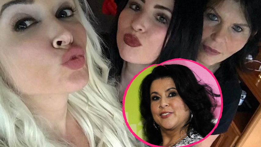 Daniela Katzenberger mit ihren zwei Freundinnen und ihrer Mutter Iris Klein