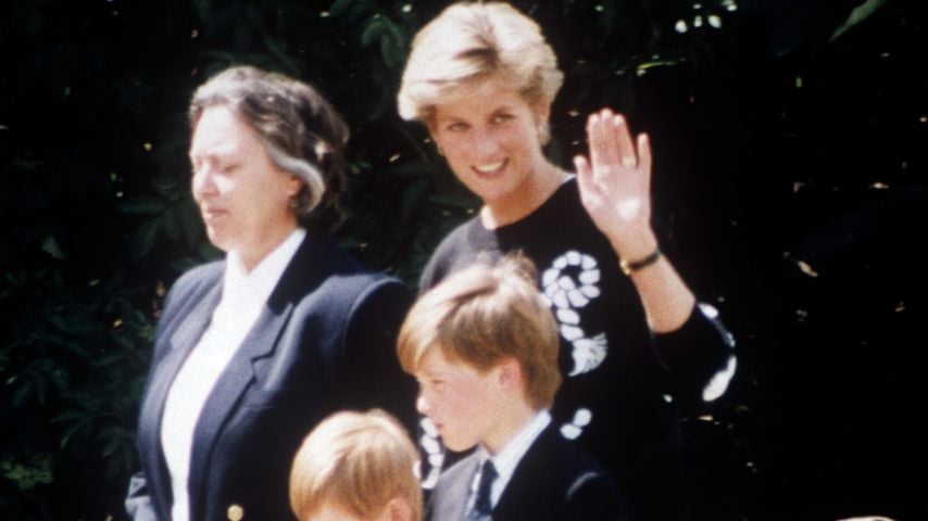 Prinzessin Diana mit ihren Söhnen Harry und William und der Nanny der Jungs