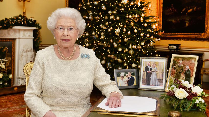 Queen Elizabeth II. im Buckingham Palace in London