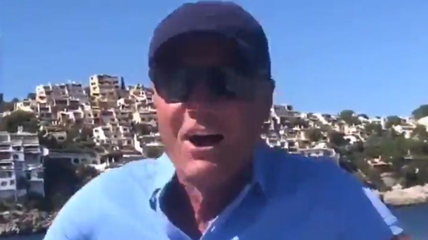 Alles für die Fans! Hier stürzt Dieter Bohlen fast vom Boot