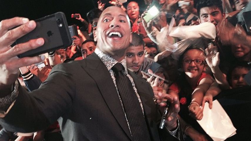 Dwayne "The Rock" Johnson mit Fans