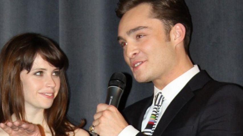 Ed Westwick und Felicity Jones