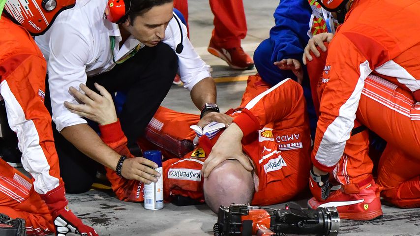 Ferrari-Mechaniker Francesco Cigarini nach dem Unfall in Bahrain