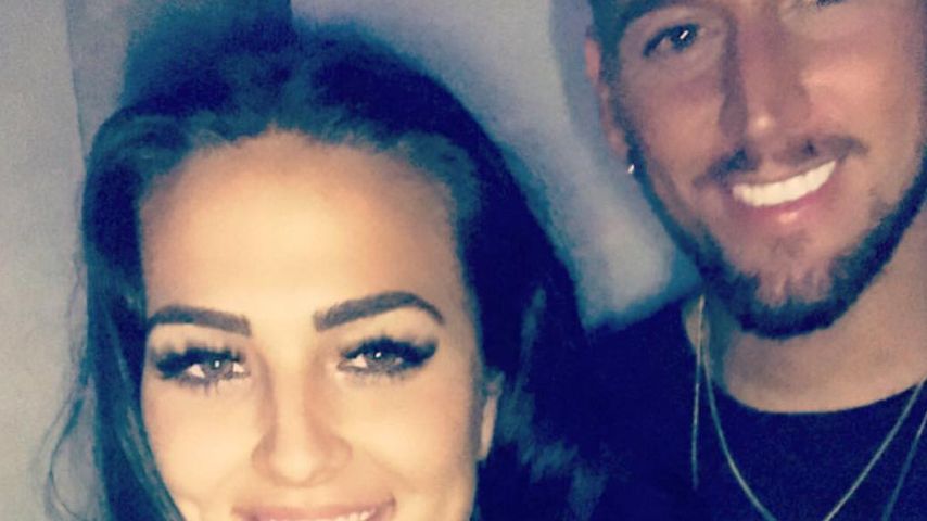 Wie die Teenager! LI-Elena & Mike flirten im Live-Stream