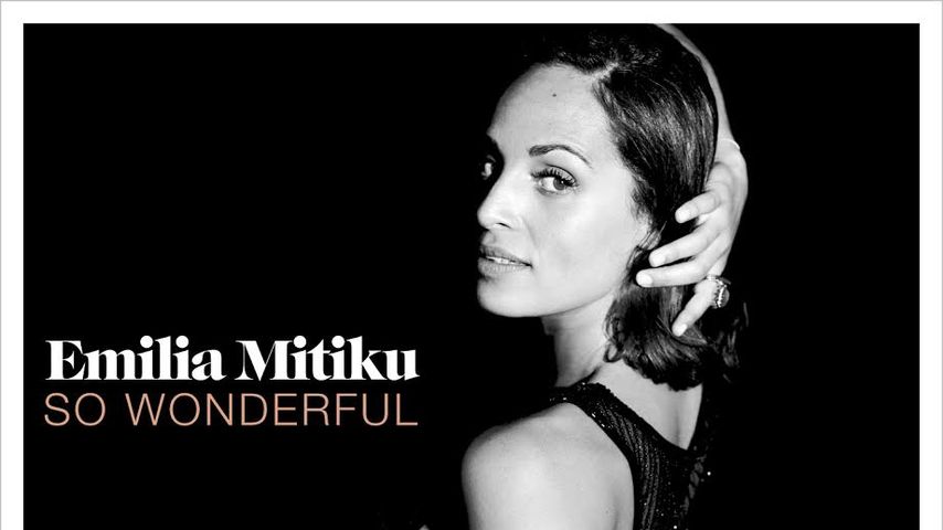 Emilia Mitiku auf dem Cover von "So Wonderful"