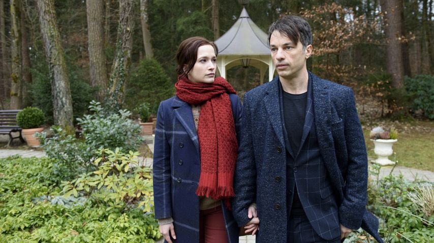 Eva (Uta Kargel, l.) und Robert Saalfeld (Lorenzo Patané) in der 14. "Sturm der Liebe"-Staffel