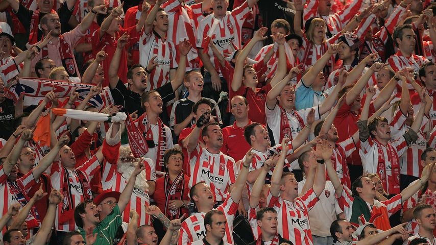Derry-City-Fans bei einem UEFA-Cup-Spiel in Paris