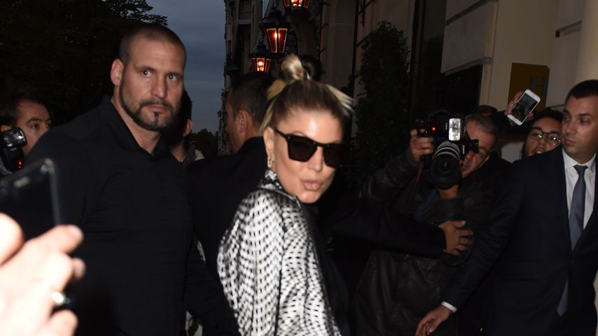 Fergie und Bodyguard Pascal Duvier auf der Paris Fashion Week