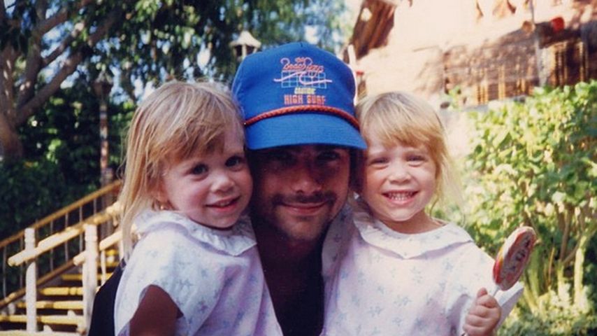 Ashley Olsen, Mary-Kate Olsen und John Stamos