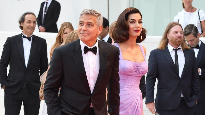 Fan-Küsse inklusive: 1. Red Carpet der Clooneys nach Geburt!