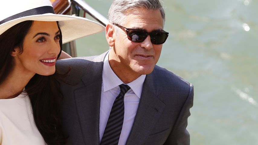 Amal Alamuddin und George Clooney während in Hochzeit in Venedig