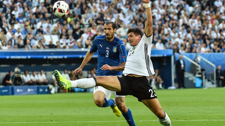 Giorgio Chiellini und Mario Gomez