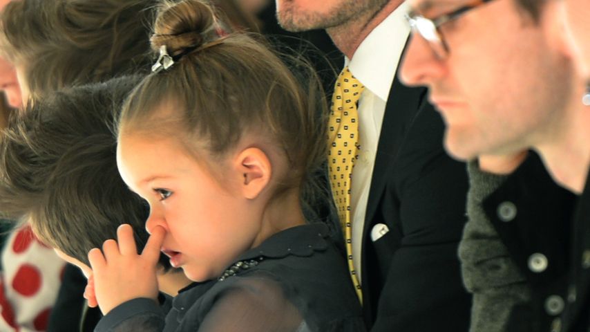 Harper Seven und David Beckham bei der Fashion Show von Victoria