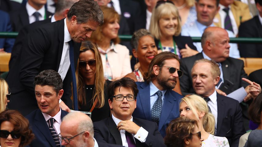 Hugh Grant und Bradley Cooper in Beim Wimbledon-Finale in London, 2017