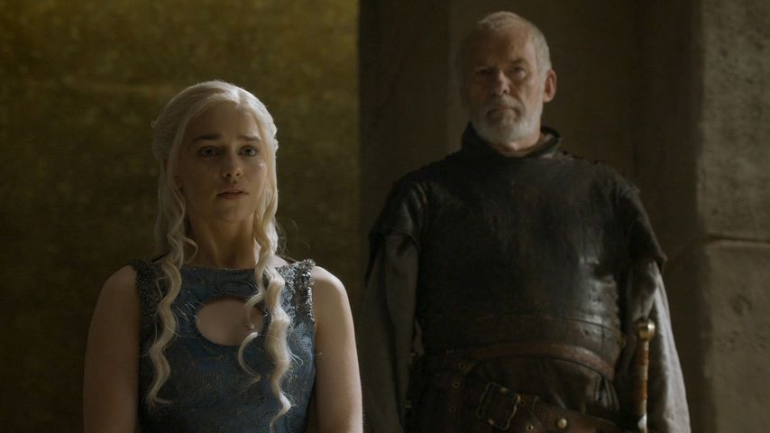 Emilia Clarke und Ian McElhinney