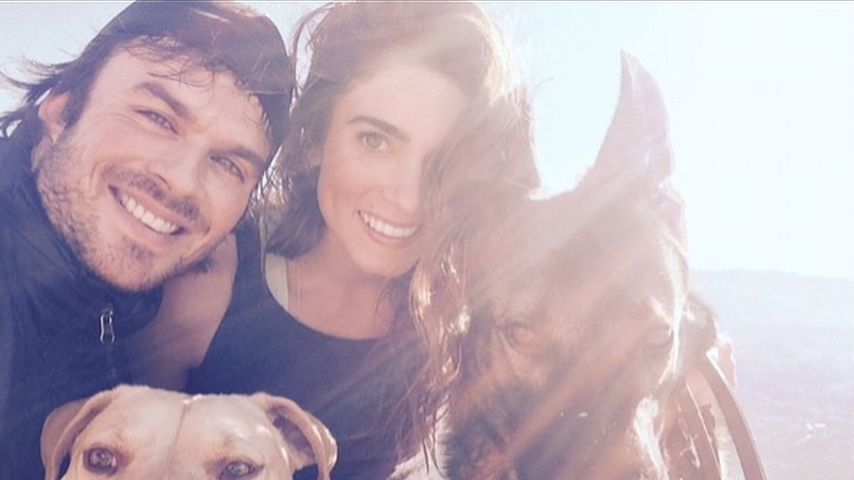 Ian Somerhalder und Nikki Reed mit ihren Hunden