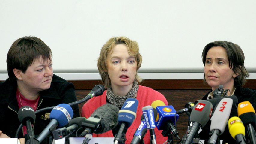 Isabelle Dinoire gibt eine Pressekonferenz nach erfolreicher Operation
