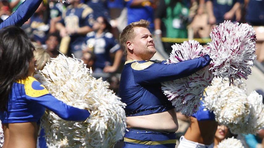 James Corden beim Cheerleaden