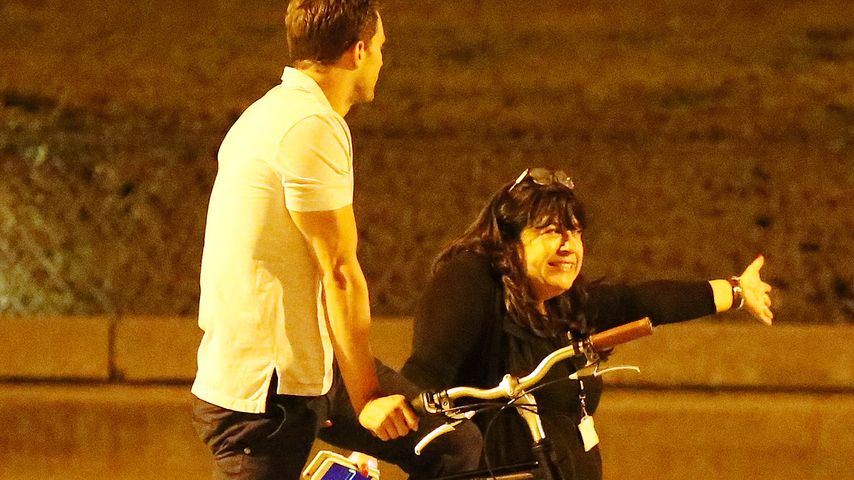 Jamie Dornan und Buchautorin E. L. James am Set von "Shades of Grey"