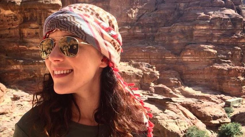 Jasmin Wagner auf ihrer Weltreise in der Wüste