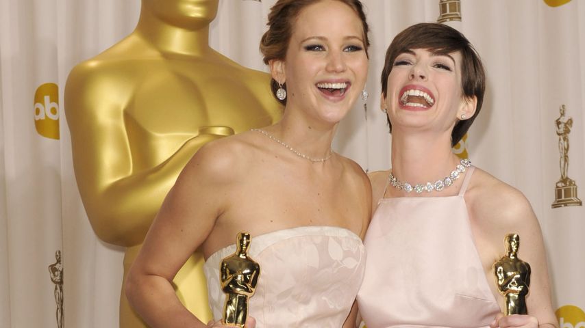 Anne Hathaway und Jennifer Lawrence