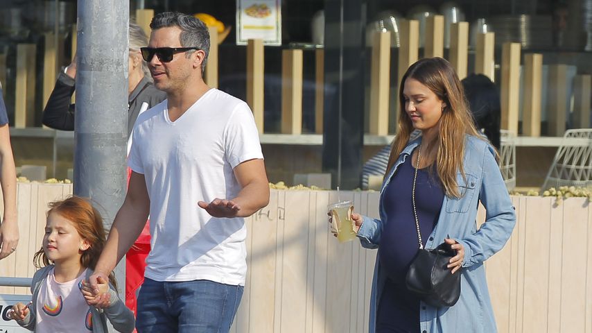 Jessica Alba mit Ehemann Cash Warren und Tochter Haven Garner