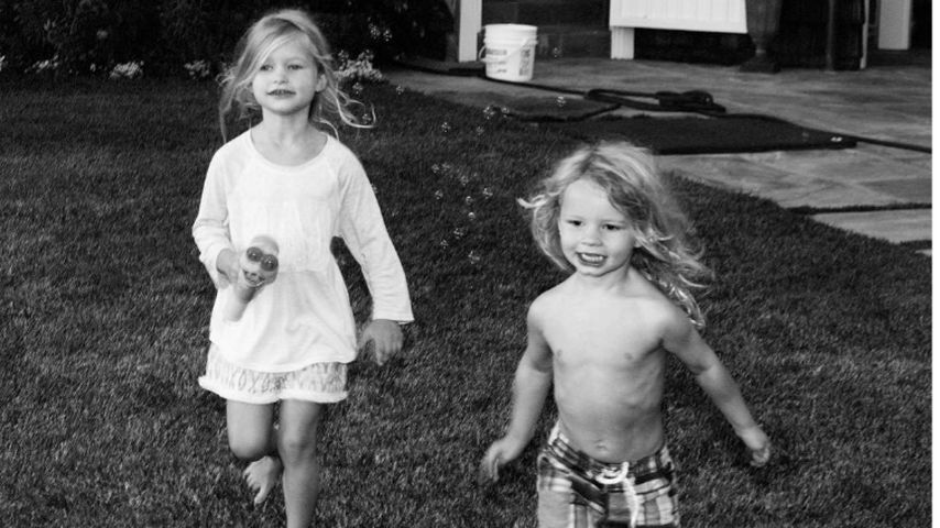 Ace Knute (r.) mit seiner Schwester Maxwell Drew, Kinder von Jessica Simpson