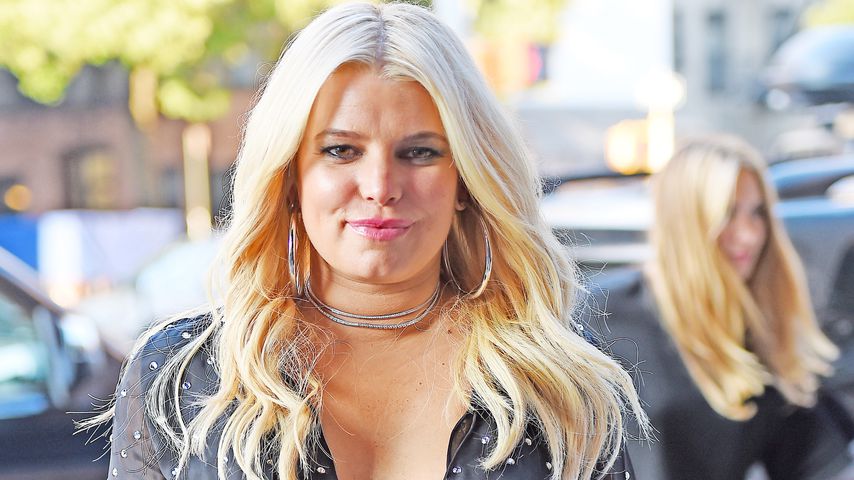 jessica simpson bikini stills sexy teen sisters pictures