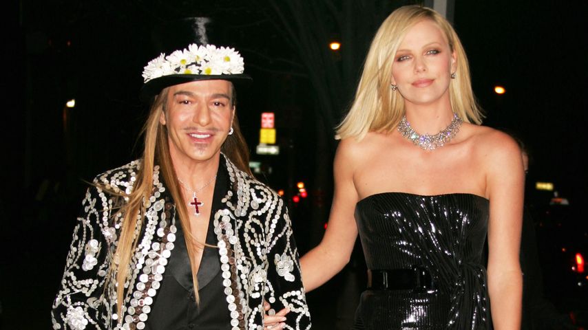Charlize Theron und John Galliano