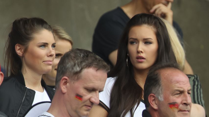 Julian Draxlers Freundin Lena und Hectors Freundin Annika beim EM-Spiel Nordirland gegen Deutschland