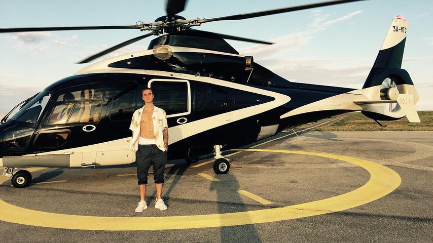 Justin Bieber mit einem Helikopter
