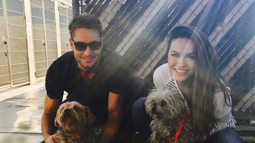 Justin und Chrishell Hartley mit ihren Hunden