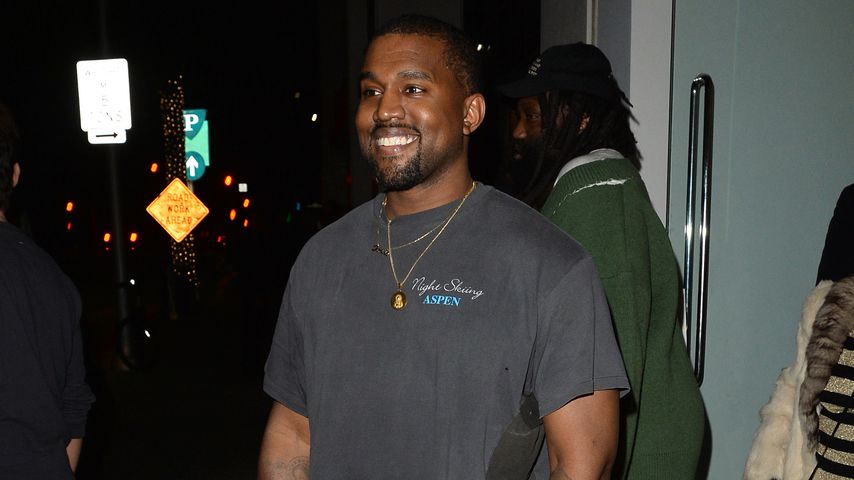 Ungewohnt happy! Was bringt Kanye West so zum Strahlen?
