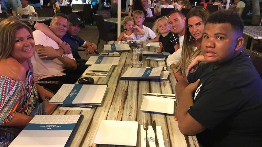 Katie Price und ihre Familie auf Zypern
