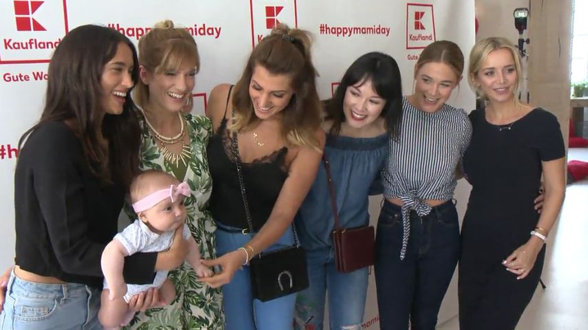 Mit fünf Monaten: Baby Delia verzaubert Fotografen & Promis!