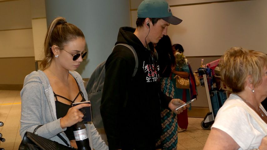 Keleigh Sperry und Miles Teller am Flughafen von Toronto