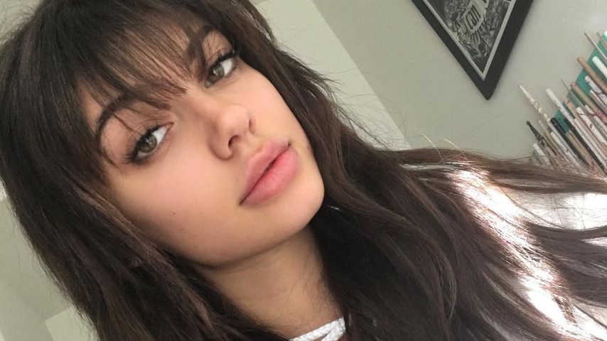 Kelsey Calemine mit langen Haaren