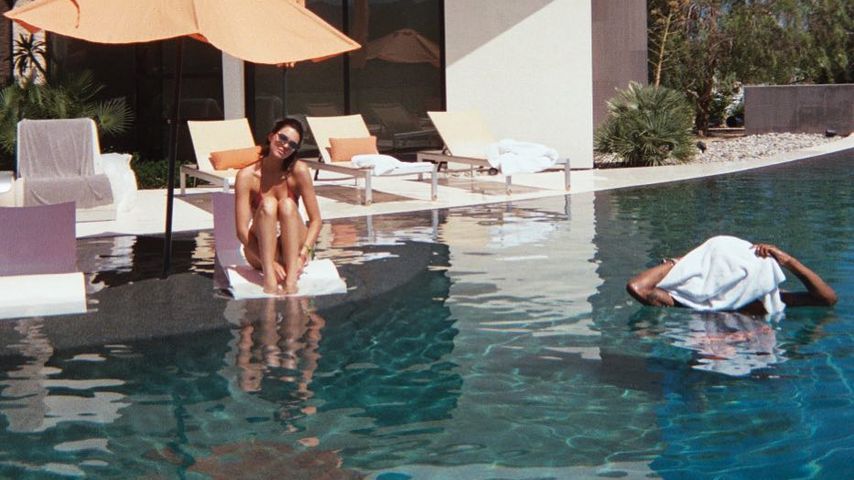 Kendall Jenner am Pool