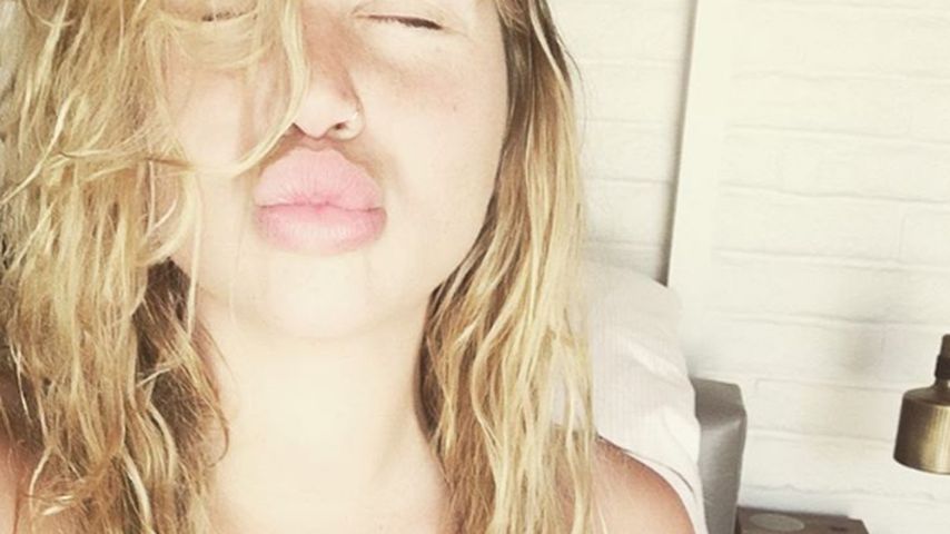 Kesha in einem Hotel