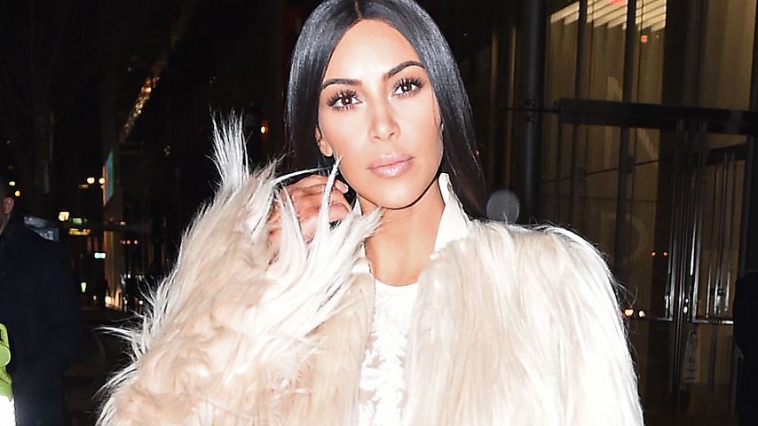 Mit Pelz im Blitzlicht-Gewitter: Kim Kardashian ist zurück!