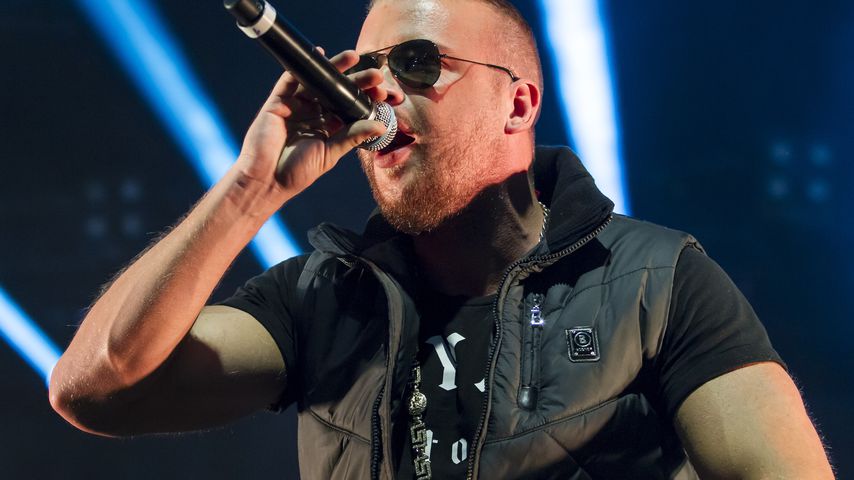Kollegah bei einem Konzert in Hamburg