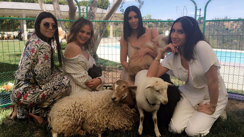 Fette Oster-Party: Chrissy Teigen feiert mit Kardashian-Klan