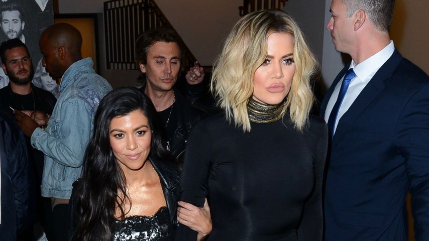 Kourtney und Khloe Kardashian auf der Geburtstagsparty von Schwester Kendall im November 2016 in LA
