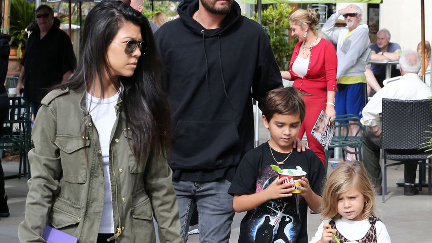 Kourtney Kardashian mit Scott, Mason und Penelope Disick