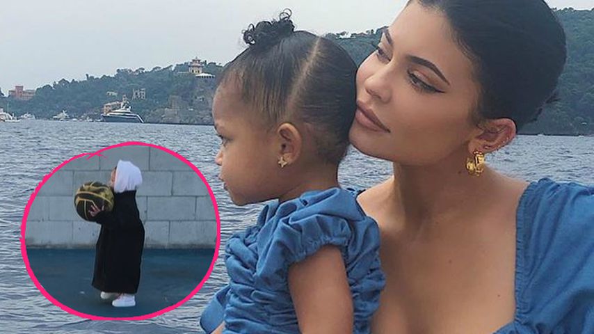 Süß! Hier verfehlt Stormi Webster (1) den Basketballkorb