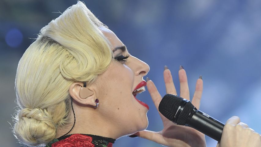 Lady Gaga bei ihrem Auftritt bei der Victoria's Secret Show in Paris 2016