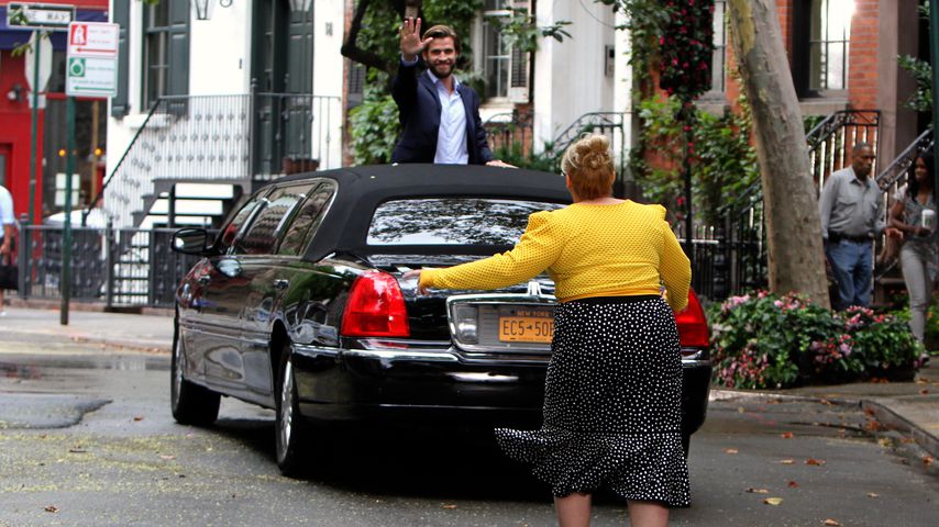 Liam Hemsworth mit Rebel Wilson am "Isn't It Romantic"-Set in NYC