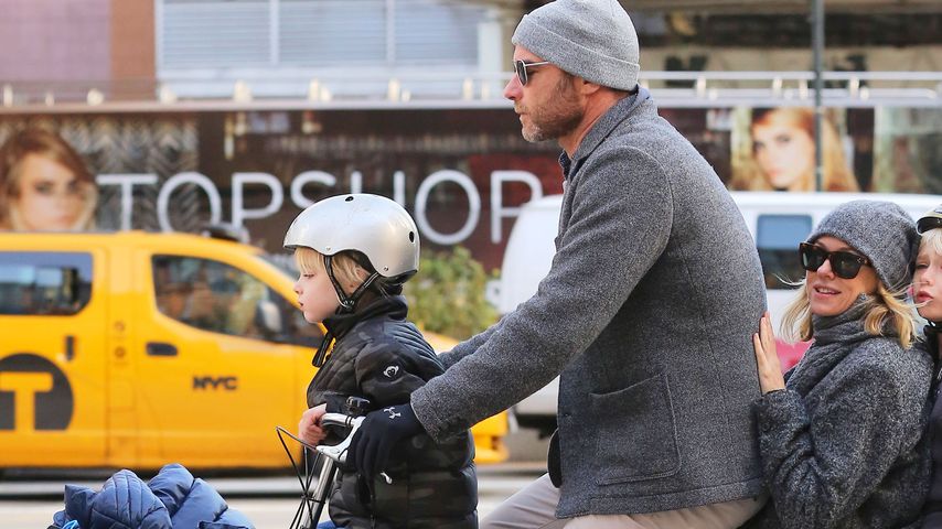 Liev Schreiber und Naomi Watts mit ihren zwei Söhnen
