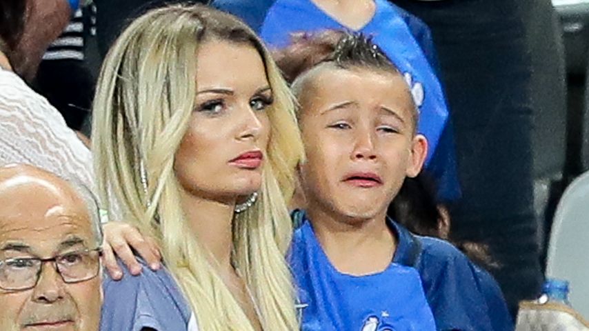 Ludivine Payet mit Sohn Noa auf der Tribüne beim EM-Finale Portugal gegen Frankreich