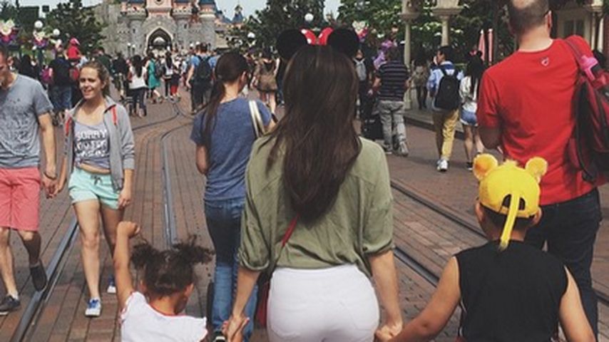 Deutsche Brünette muss sich in den Po poppen lassen Deutsche Brünette muss sich in den Po poppen lassen